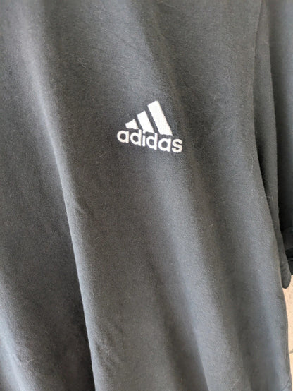 Camiseta Adidas vintage negra estilo Y2K