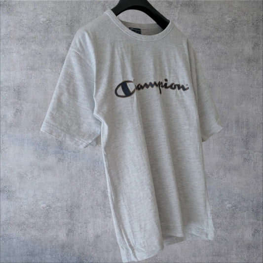 Camiseta Champion vintage Y2K 2000s oversized logo icónico streetwear retro unisex